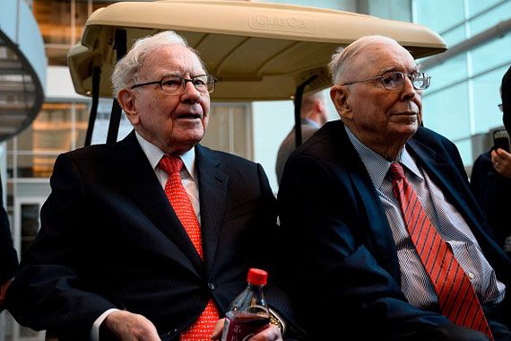 Warren Buffett et Charlie Munger, durant l'assemble annuelle des actionnaires 2019 de Berkshire Hathaway.