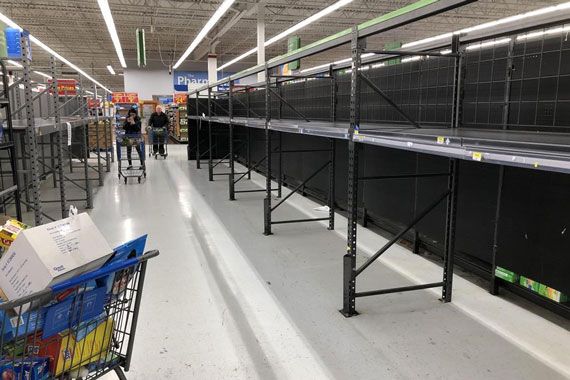 Des allées de Walmart vide