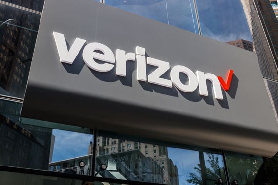 Le logo de Verizon sur un bâtiment