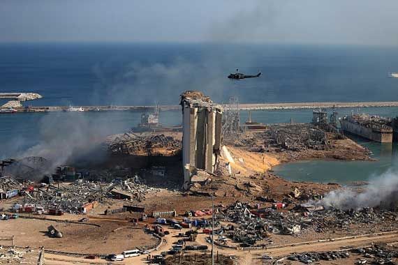 Une vue du port de Beyrouth au lendemain des explosions.