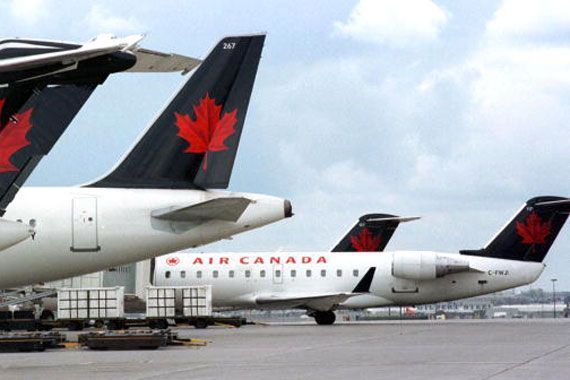 Des avions d'Air Canada sur l'aire de stationnement  