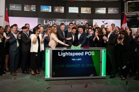 L'équipe de Lightspeed à l'ouverture de la première séance boursière du titre de l'entreprise à la Bourse de Toronto.