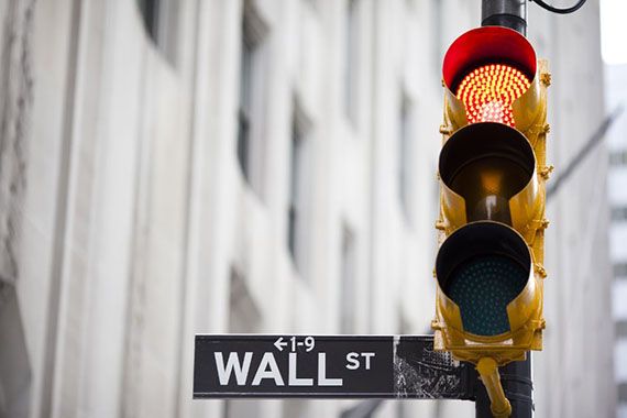 Un feu rouge à Wall Street